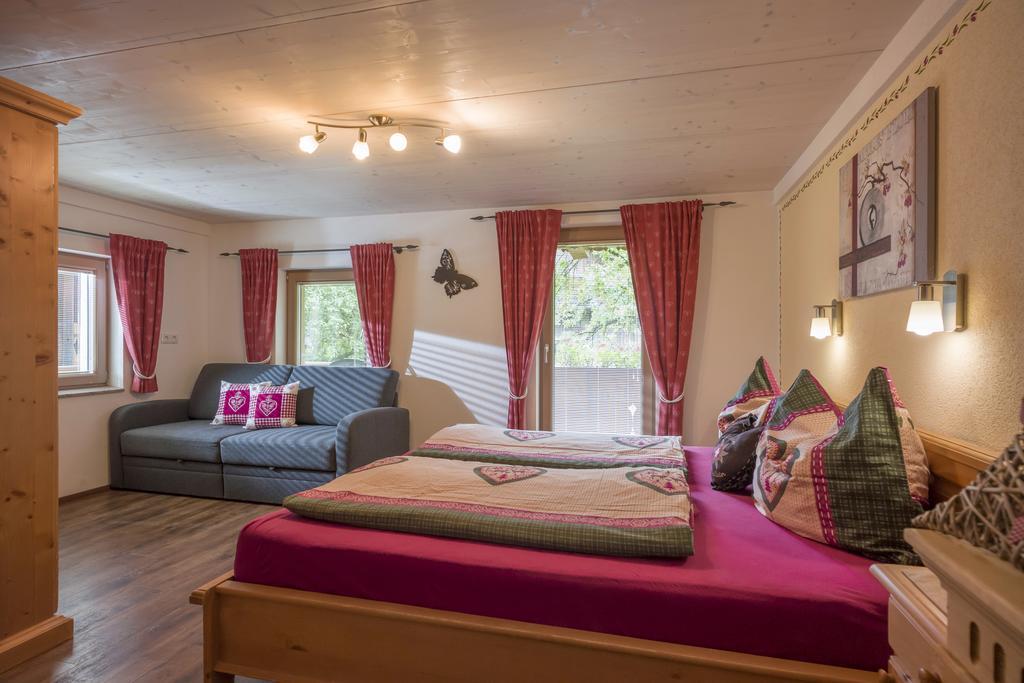 Ferienwohnung Hof Neuhaus Mayrhofen Zimmer foto